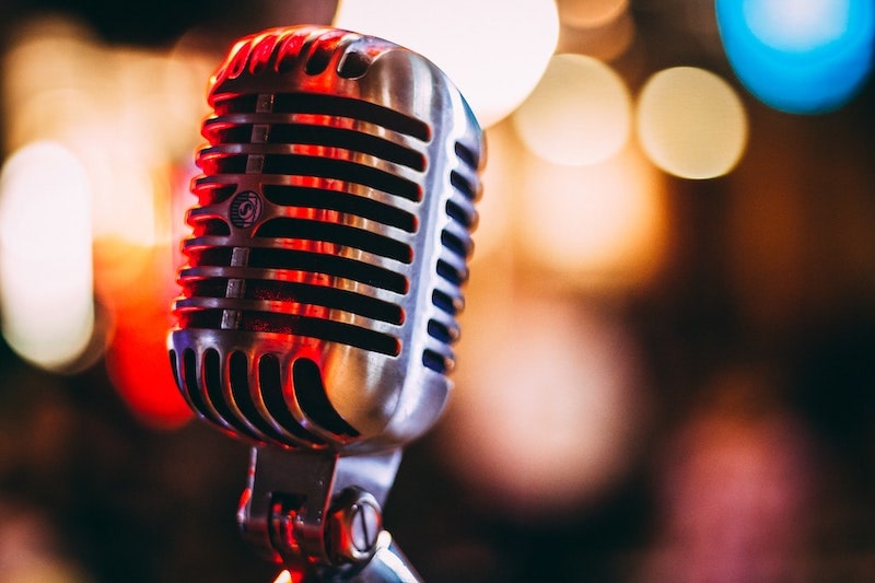 illustration post Top 5 des podcasts inspirants pour lancer un projet engagé